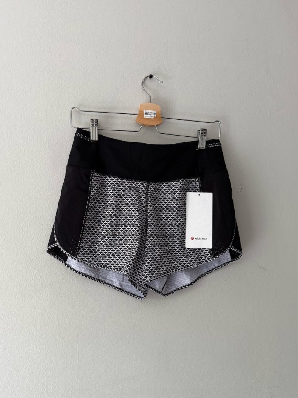 Lululemon shorts with tags